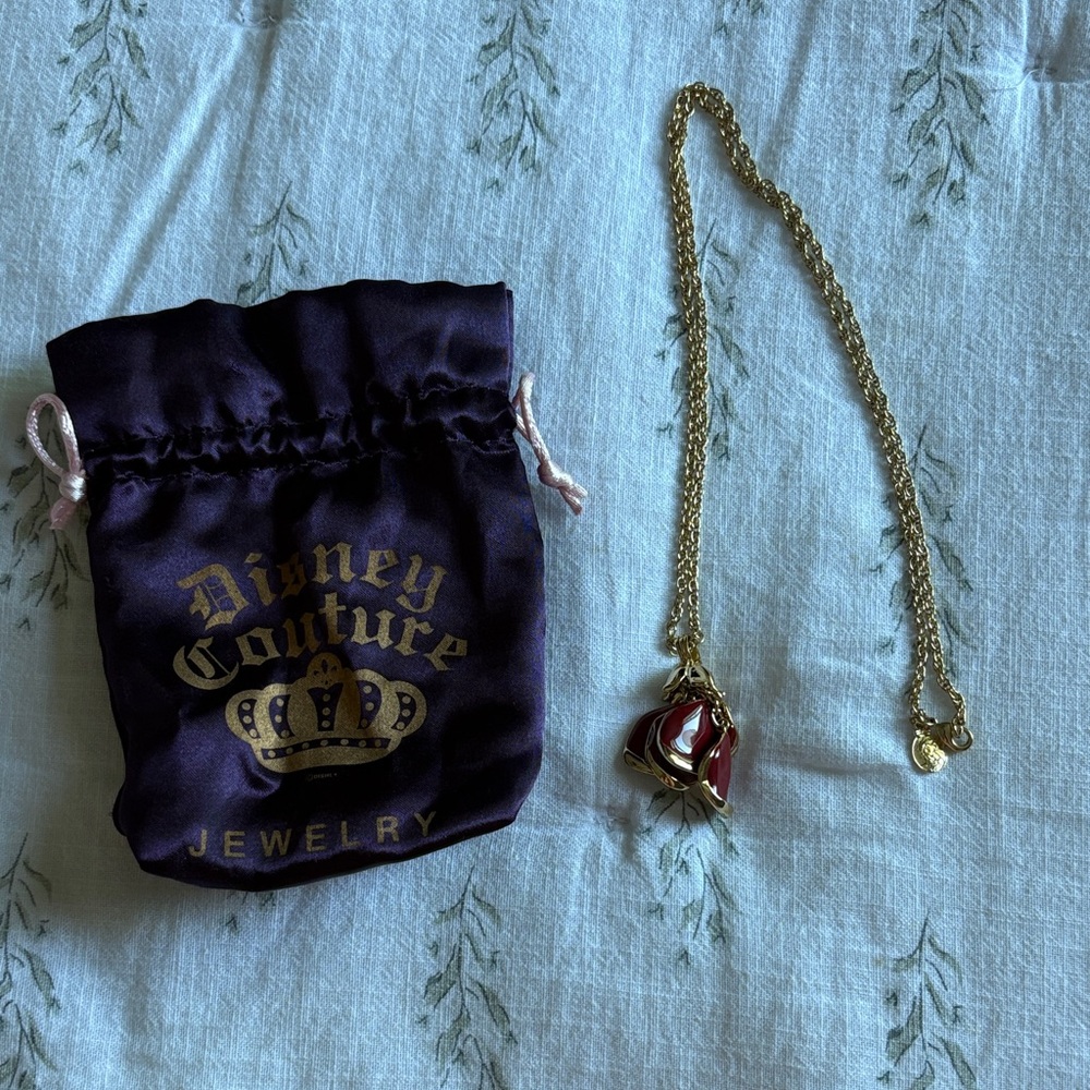 NWT Disney necklace